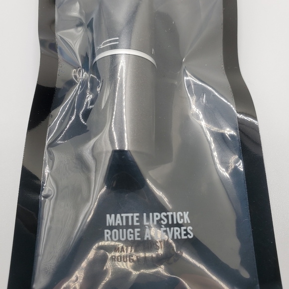 Mac Cosmetics Matte Lipstick Chili - Picture 3 of 4